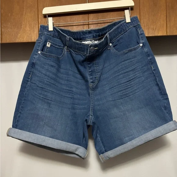 Belle by Kim Gravel TripleLuxe Denim Short - Picture 1 of 4